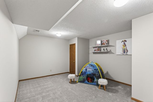 14924 Oak Ridge Court W, Burnsville, MN 55306