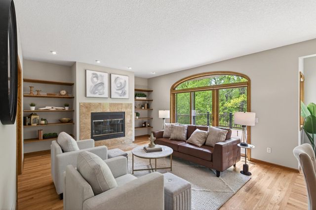 14924 Oak Ridge Court W, Burnsville, MN 55306