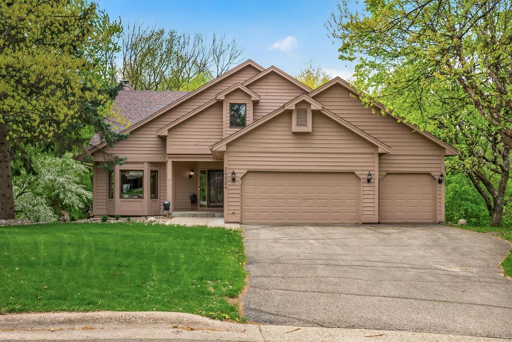 14924 Oak Ridge Court W, Burnsville, MN 55306