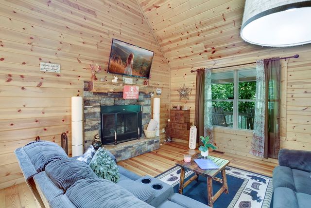 795 Kells Ridge, Ellijay, GA 30540