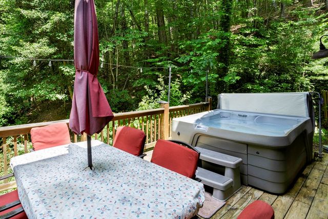 795 Kells Ridge, Ellijay, GA 30540