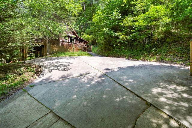 795 Kells Ridge, Ellijay, GA 30540
