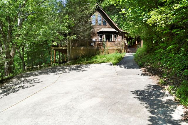 795 Kells Ridge, Ellijay, GA 30540