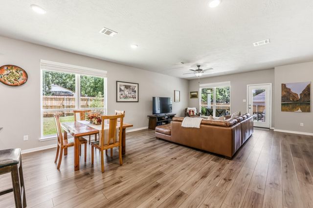 3701 Sage Lane, Huntsville, TX 77340