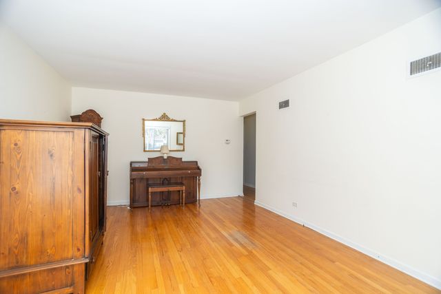 7118 N Merrimac Avenue, Chicago, IL 60646