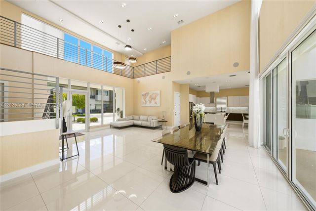 7525 NW 103rd Pl, Doral, FL 33178