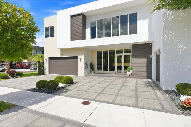 7525 NW 103rd Pl, Doral, FL 33178