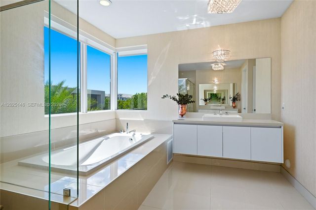 7525 NW 103rd Pl, Doral, FL 33178
