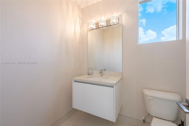 7525 NW 103rd Pl, Doral, FL 33178