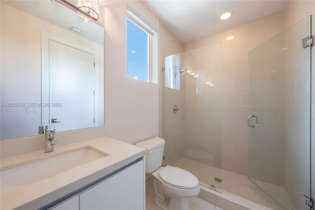 7525 NW 103rd Pl, Doral, FL 33178
