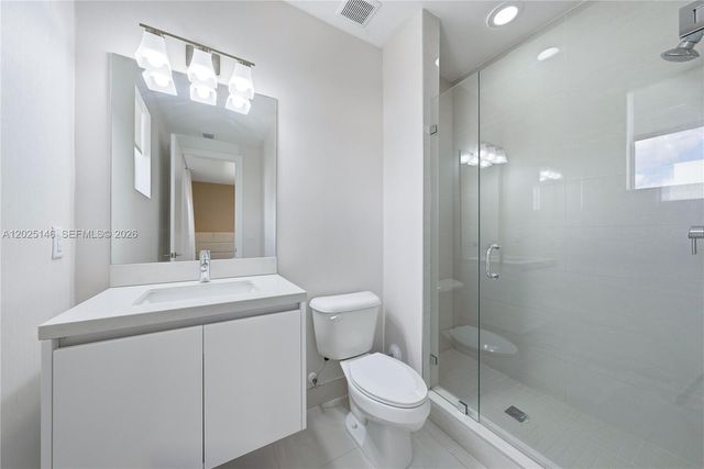 7525 NW 103rd Pl, Doral, FL 33178
