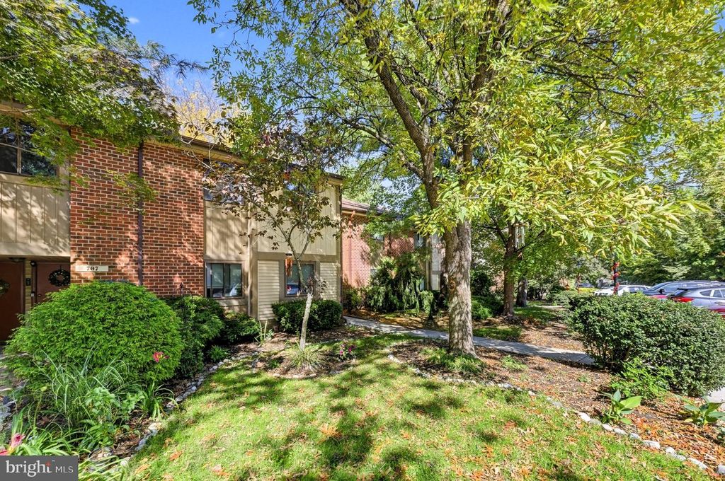 706 CYPRESS POINT CIR #B, MOUNT LAUREL, NJ 08054 — photo 2