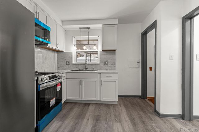 9058 Winston, Redford Charter Township, MI 48239