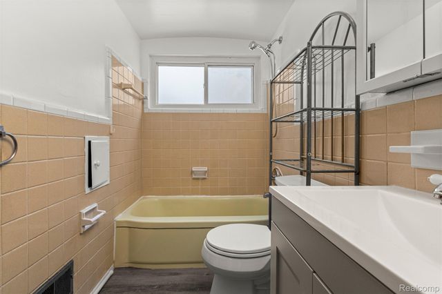 9058 Winston, Redford Charter Township, MI 48239