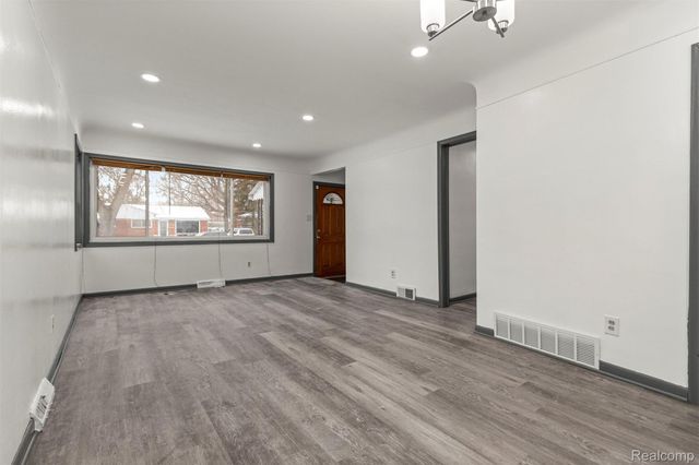 9058 Winston, Redford Charter Township, MI 48239