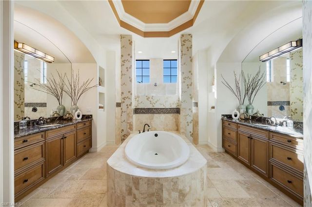 6530 Carema LN, Naples, FL 34113