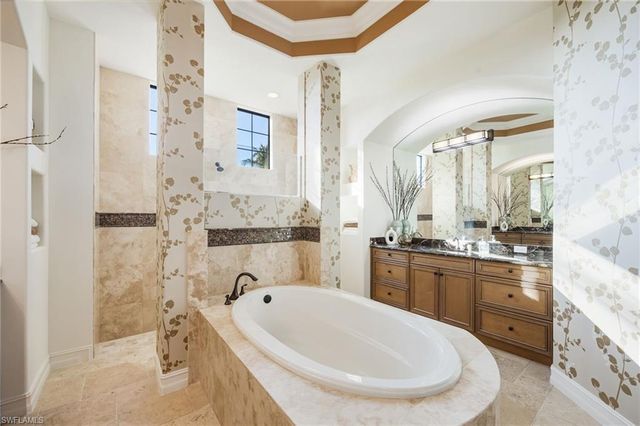 6530 Carema LN, Naples, FL 34113