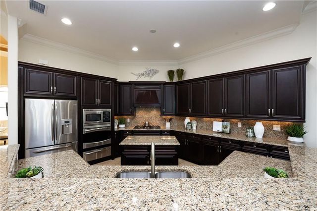 6530 Carema LN, Naples, FL 34113