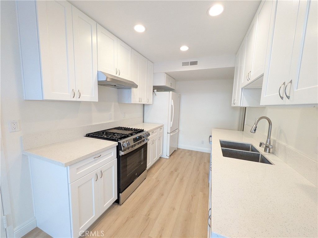 Image 2 of property listing at 22974 Via Nuez 14, Mission Viejo, CA 92691