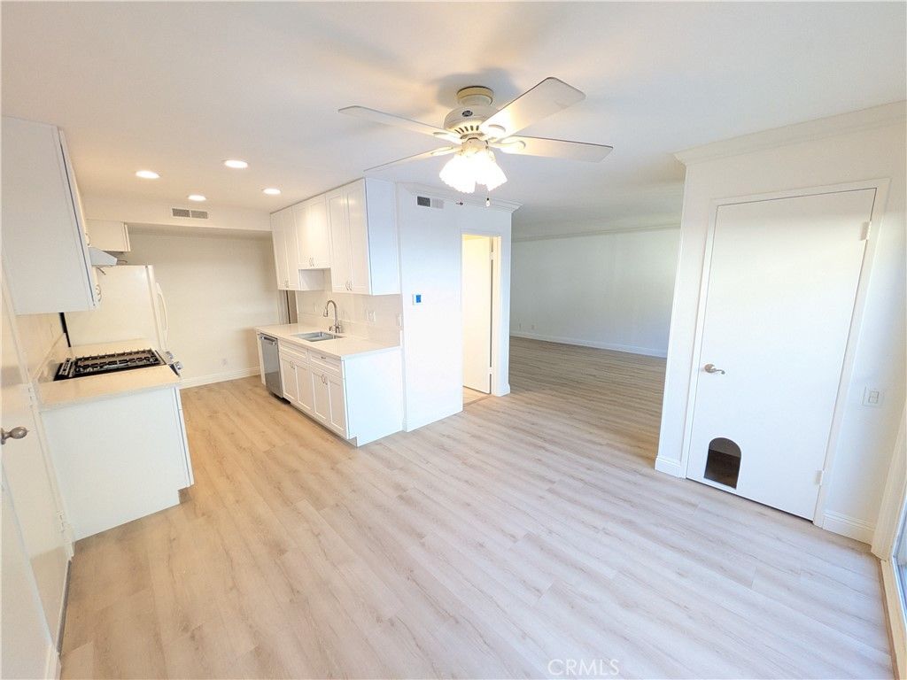 Image 4 of property listing at 22974 Via Nuez 14, Mission Viejo, CA 92691