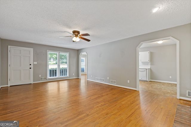 81 Shefield Place, Douglasville, GA 30134