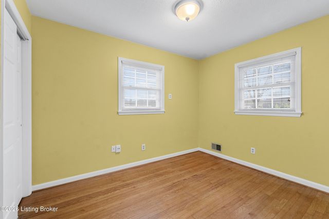 7524 Jamaica Dr, Louisville, KY 40214