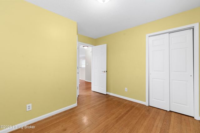 7524 Jamaica Dr, Louisville, KY 40214