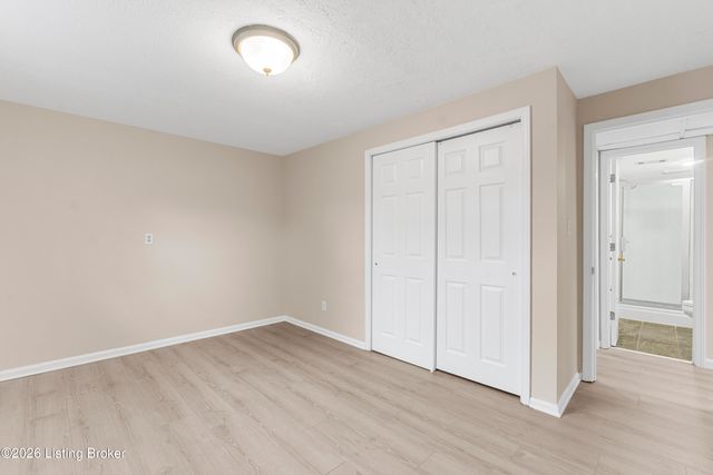 7524 Jamaica Dr, Louisville, KY 40214