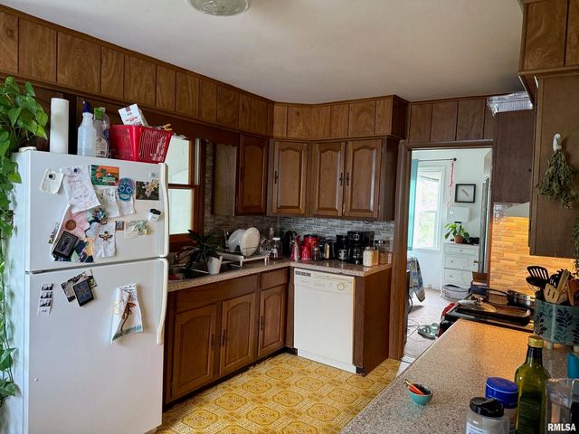 1010 W Walkup Avenue, Carbondale, IL 62901