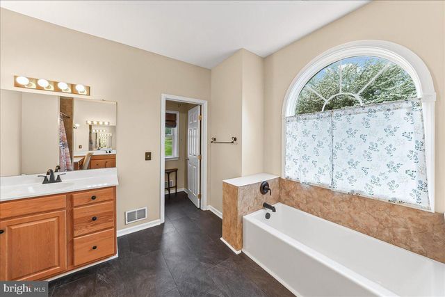 267 WYNCOTE DR, Oxford, PA 19363