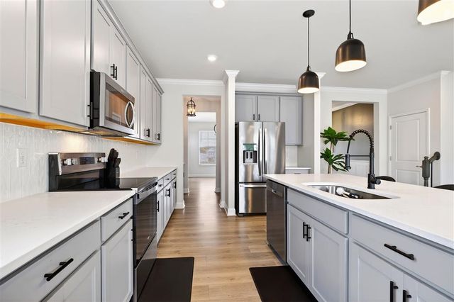 20 AVONWOODS CT, Staunton, VA 24401