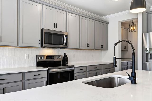 20 AVONWOODS CT, Staunton, VA 24401