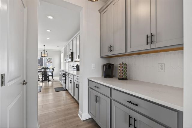 20 AVONWOODS CT, Staunton, VA 24401