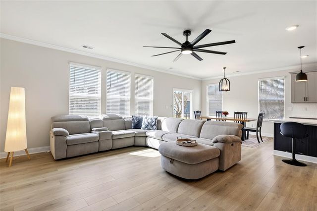 20 AVONWOODS CT, Staunton, VA 24401