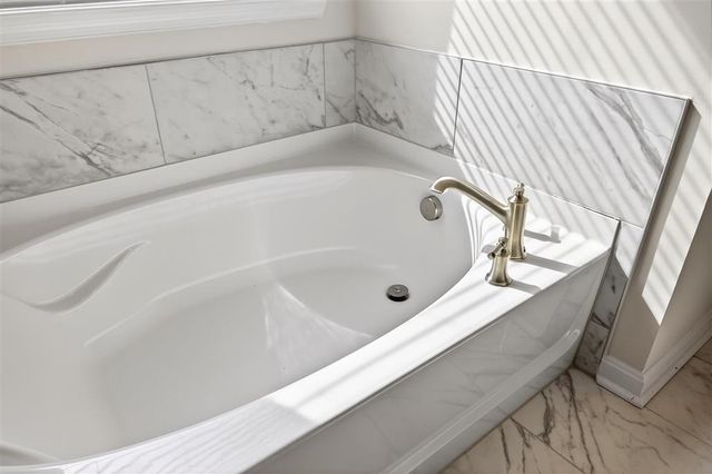 20 AVONWOODS CT, Staunton, VA 24401