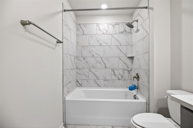 20 AVONWOODS CT, Staunton, VA 24401