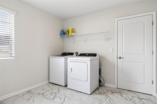 20 AVONWOODS CT, Staunton, VA 24401