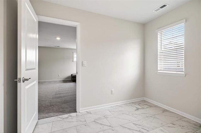 20 AVONWOODS CT, Staunton, VA 24401