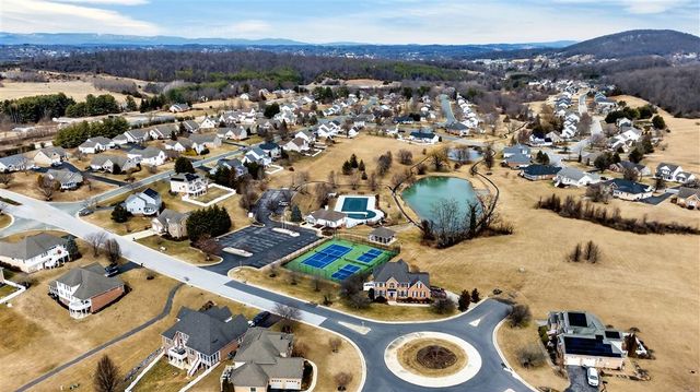 20 AVONWOODS CT, Staunton, VA 24401