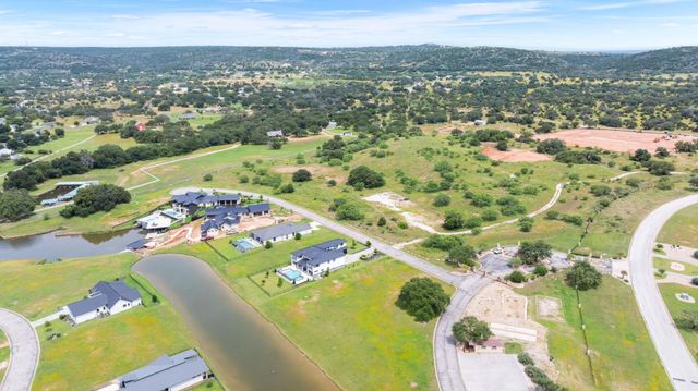 102 Summer Life LN, Kingsland, TX 78639