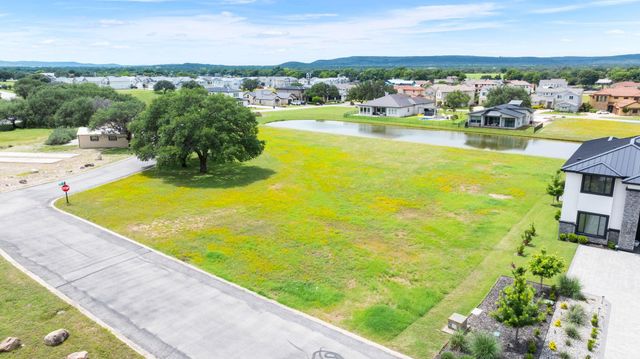 102 Summer Life LN, Kingsland, TX 78639