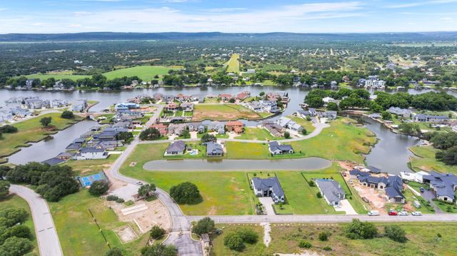 102 Summer Life LN, Kingsland, TX 78639