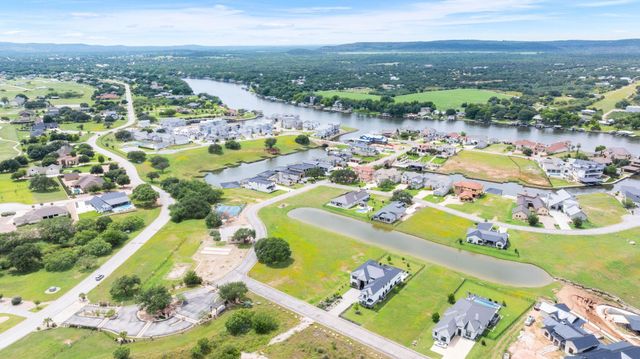 102 Summer Life LN, Kingsland, TX 78639