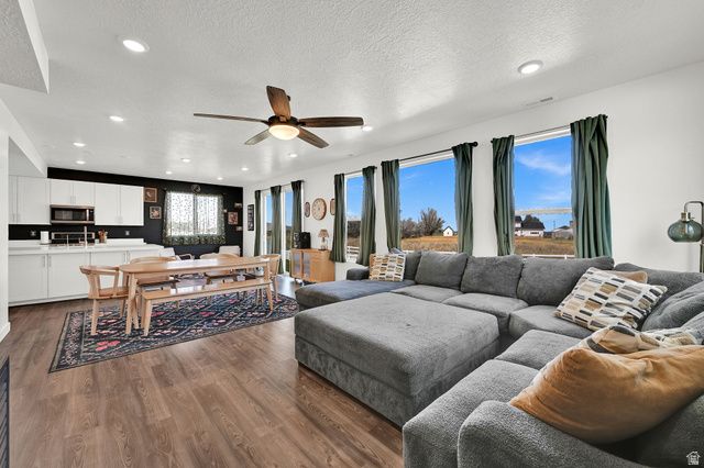 2902 W NORTH SHORE DR, Syracuse, UT 84075