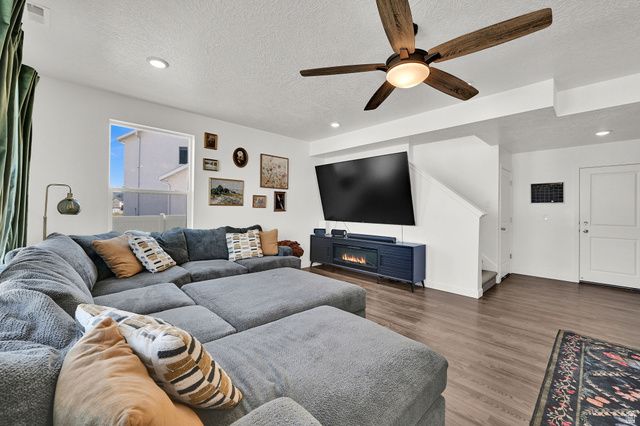 2902 W NORTH SHORE DR, Syracuse, UT 84075