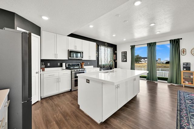 2902 W NORTH SHORE DR, Syracuse, UT 84075