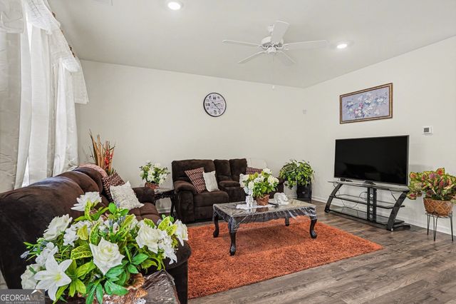 216 Friendship Oak Way, Hampton, GA 30228