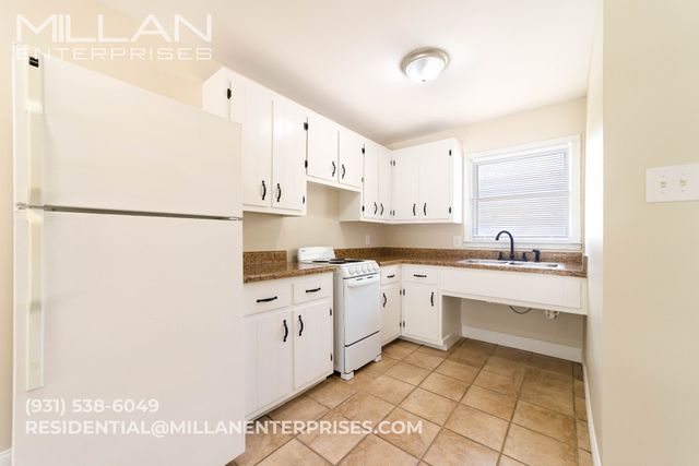 211 Oak St Apt 3, Clarksville, TN 37042