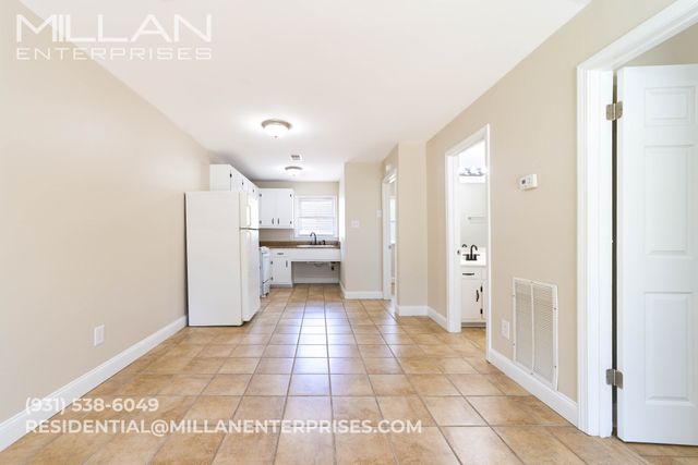 211 Oak St Apt 3, Clarksville, TN 37042