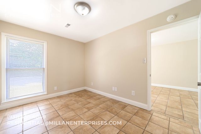 211 Oak St Apt 3, Clarksville, TN 37042